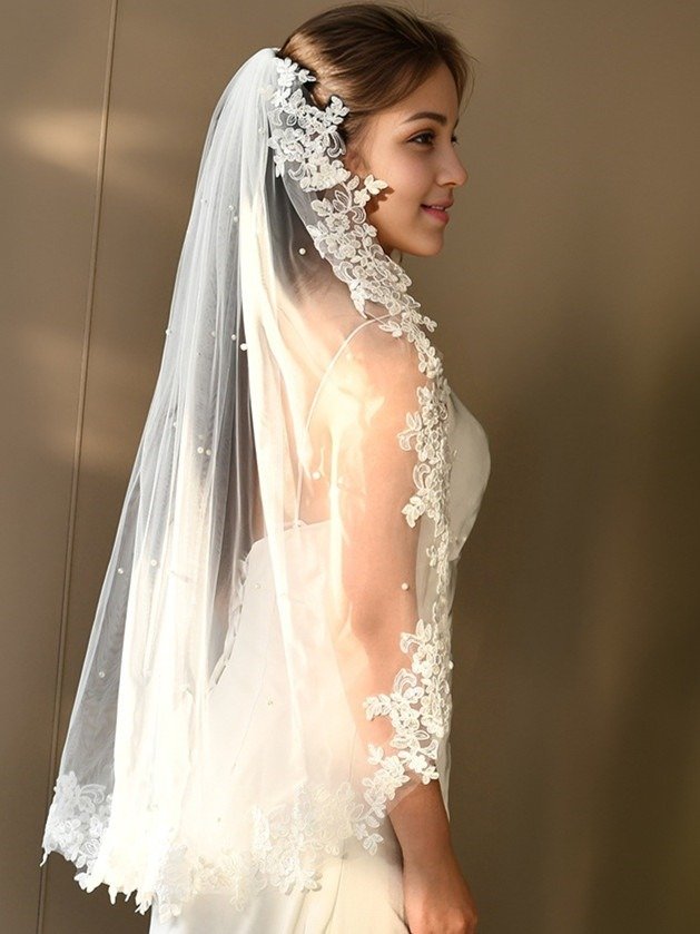 Short Wedding Veil With Lace and Pearls