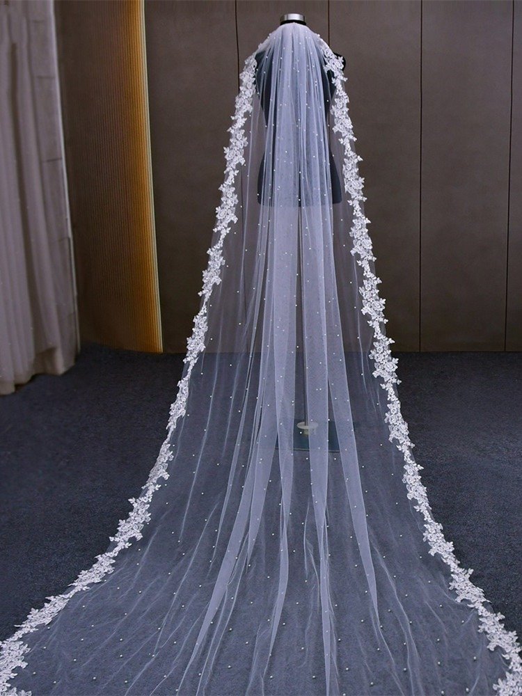 Short Wedding Veil With Lace and Pearls