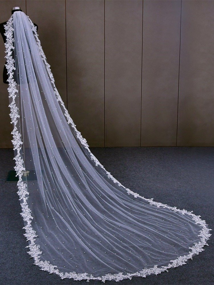 Short Wedding Veil With Lace and Pearls