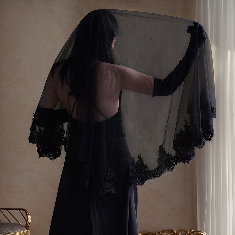 Black Gothic Short Bridal Veil With Lace