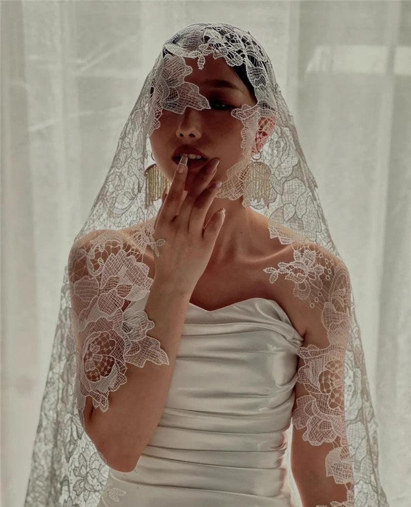 Romantic French Lace Wedding Veil
