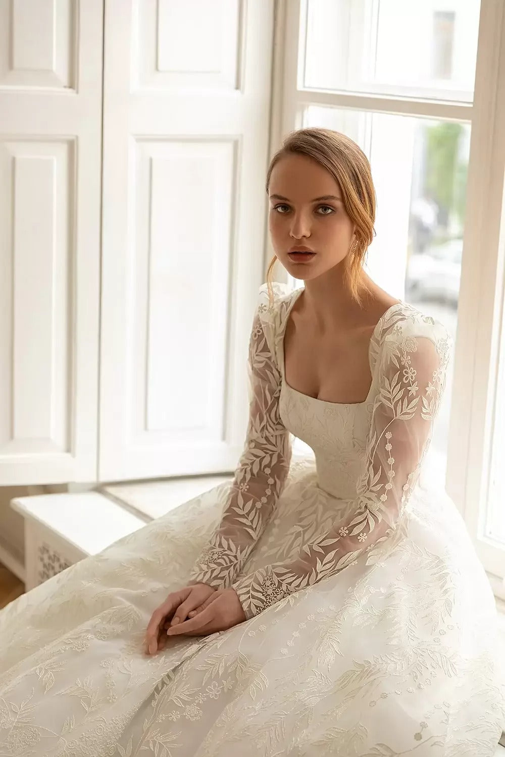 Luxury Lace Square Neck Detachable Sleeves Wedding Dress